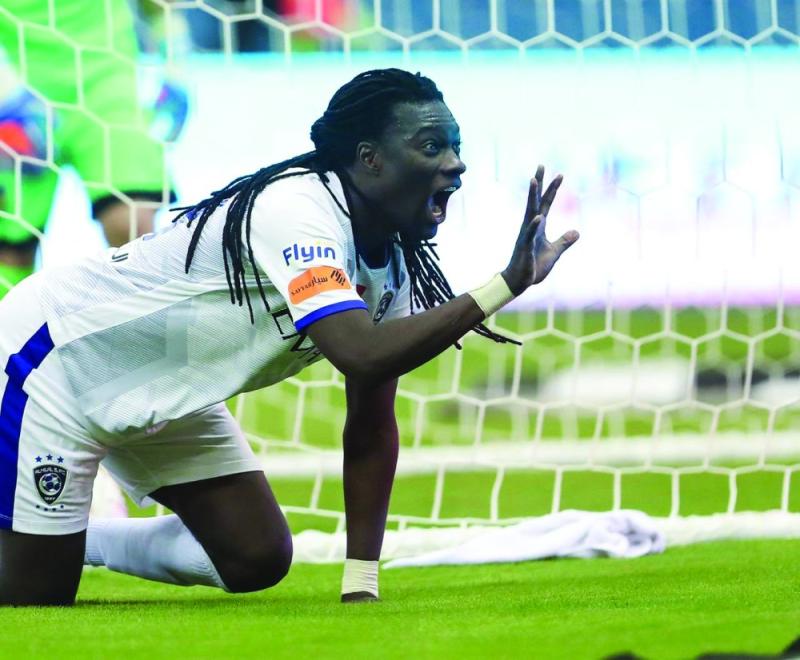 الهلال يقترب من اللقب وصراع خماسي في القاع