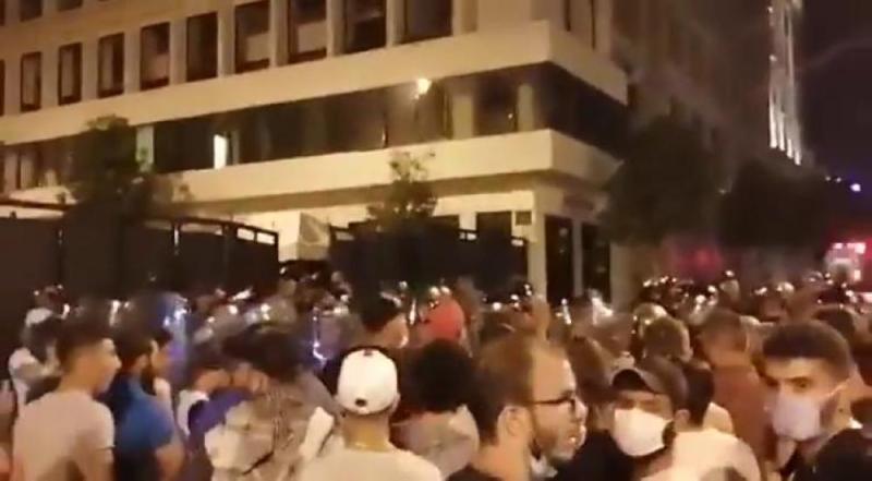 مواجهات بين المتظاهرين والقوى الأمنية في وسط بيروت