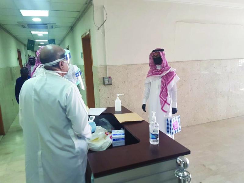 وسط ظروف استثنائية.. الموظفون يعودون لأعمالهم غدا