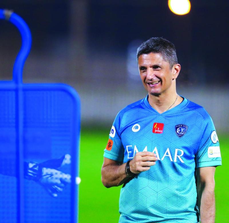 لوشيسكو يصحح أخطاء الهلال