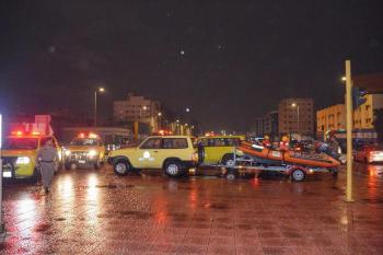 «المدني»: إنقاذ وإيواء 104 في 6 مناطق