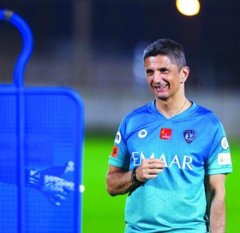 لوشيسكو يصحح أخطاء الهلال