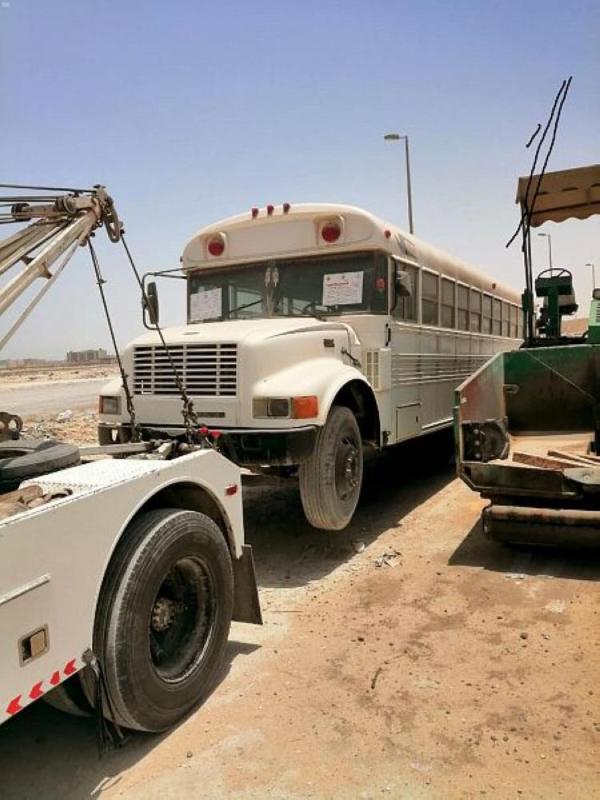 رصد 155 سيارة.. حملة لإزالة الهياكل التالفة بالجبيل