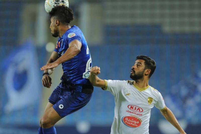 الهلال يواصل صدارته للدوري بفوزه على الفتح