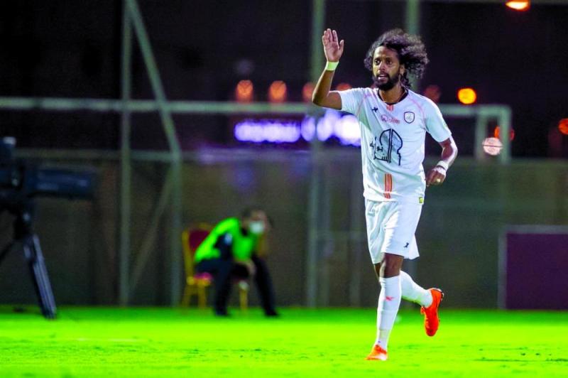 الصليهم يهدي الشباب نقاط التعاون
