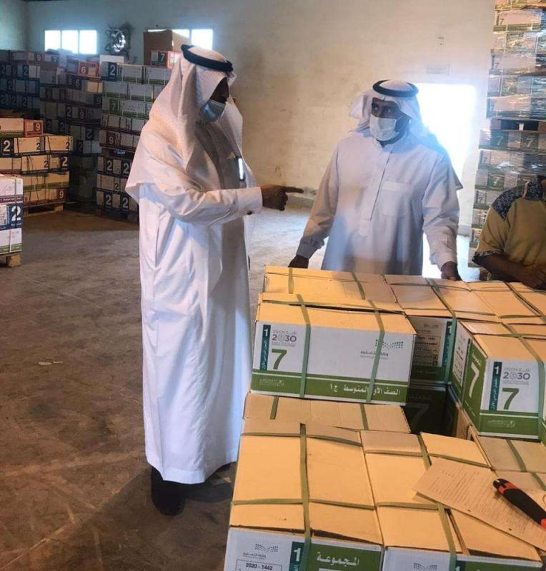 الكتب الدراسية تصل مكاتب التعليم بالشرقية
