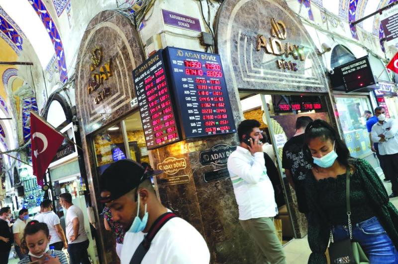 الاقتصاد التركي يختنق.. والتضخم يرتفع والليرة تواصل الانهيار