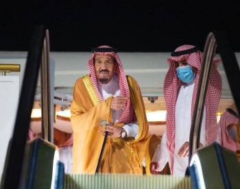 خادم الحرمين الشريفين يصل إلى نيوم