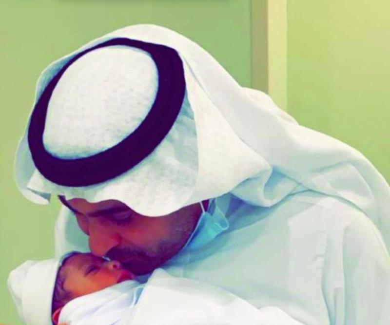 المريخي يشكر المهنئين بمولودته الجديدة