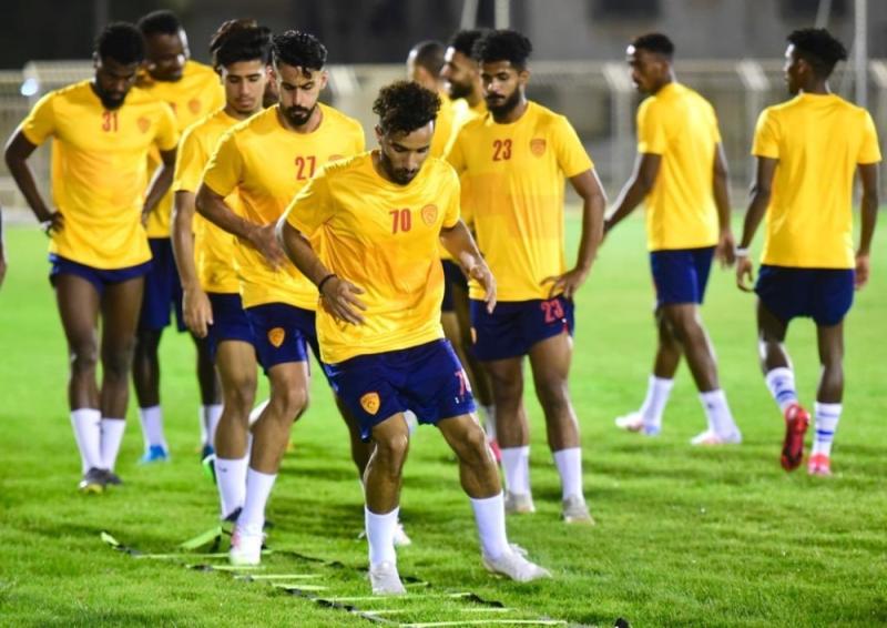 القادسية يغادر إلى جدة بمعنويات مرتفعة