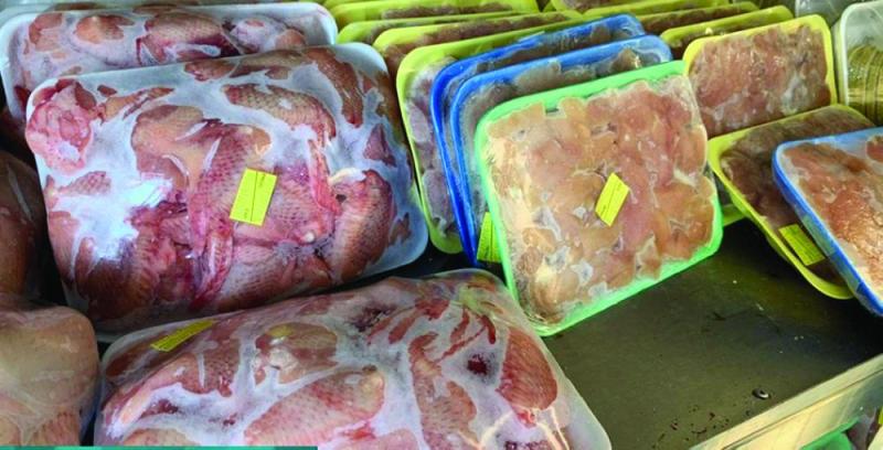 ضبط 560 دجاجة مجهولة المصدر بالقطيف