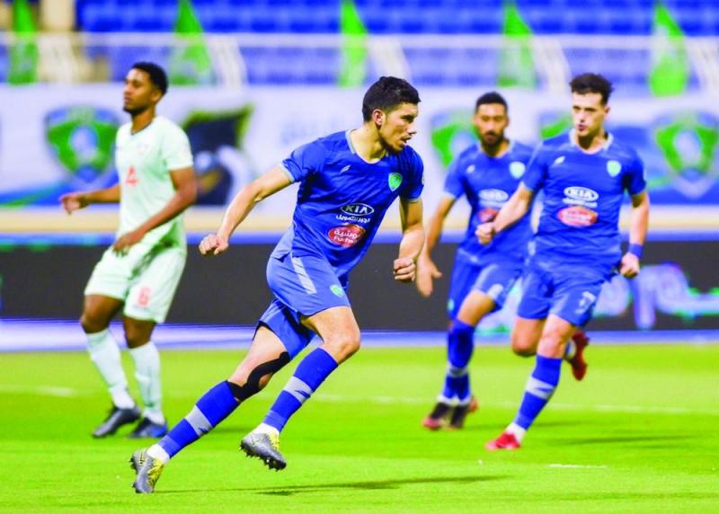 4 غيابات تربك الفتح