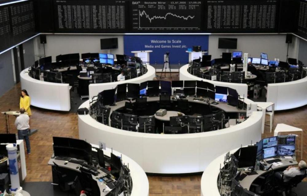أسهم أوروبا تتراجع بضغط من شركات السفر