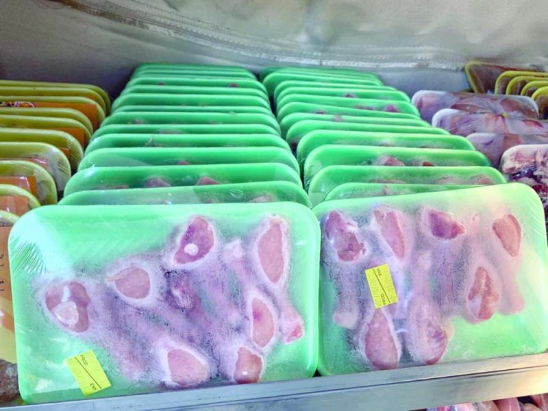 ضبط دواجن «مجهولة» وبيض منتهي الصلاحية بالقطيف