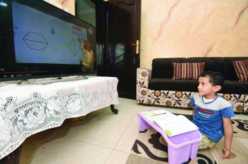 رسوم «الأهلية» تهدد مقاعد «المدارس الحكومية»