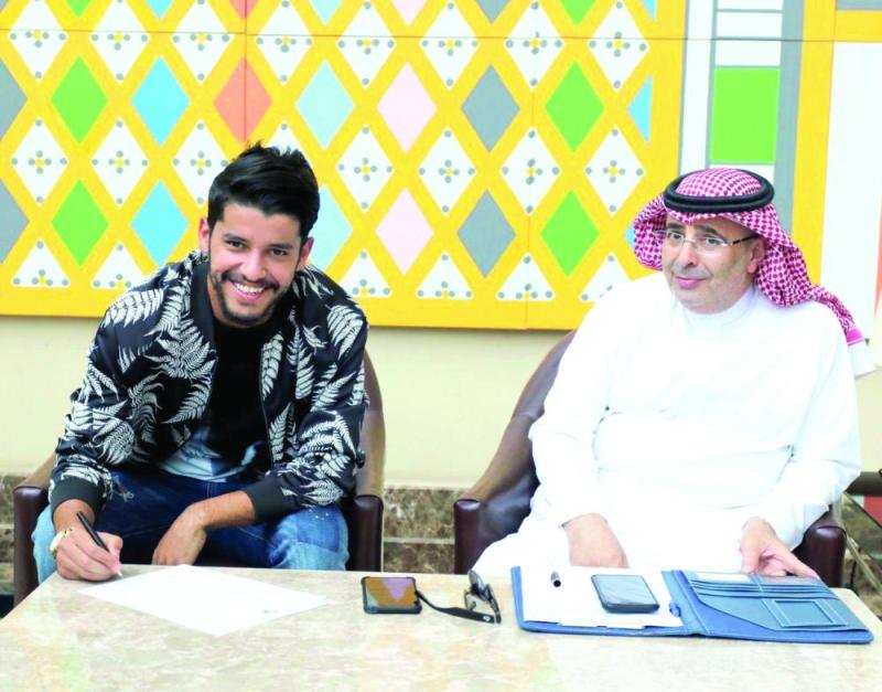 أبها يمدد عقد بقير حتى 2022