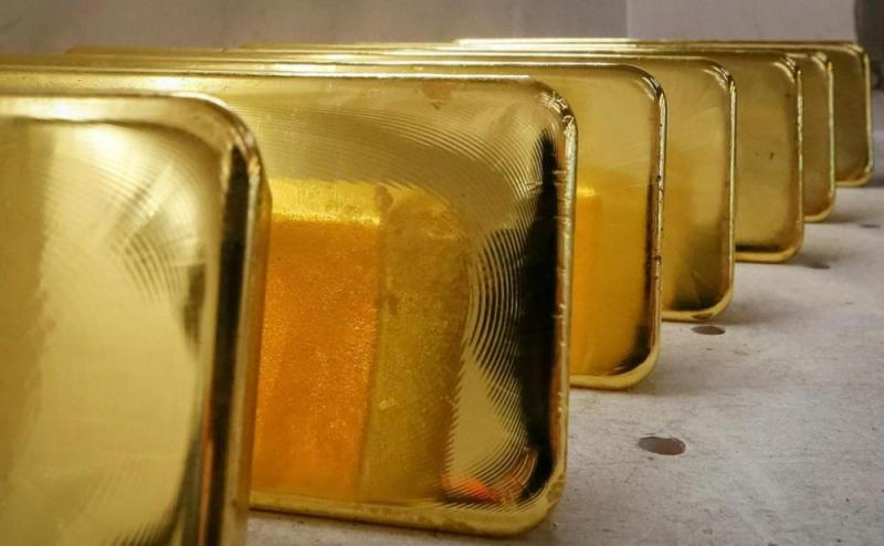 الذهب يتخطى حاجز الـ 2000 دولار
