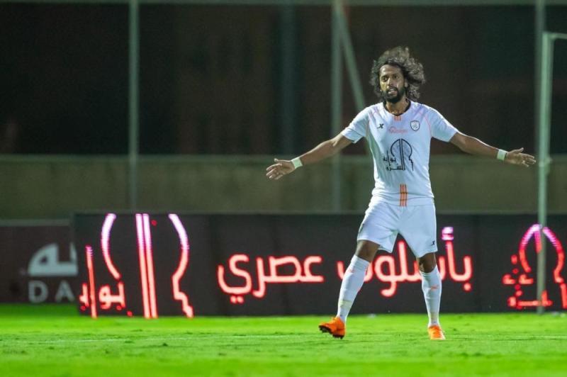 طموح الرائد يصطدم بقوة الشباب