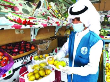 إغلاق 3 محلات وإتلاف أغذية فاسدة بالنعيرية