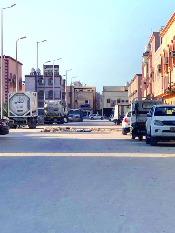 حي الضباب.. تحت حصار «الشاحنات» وتلال القمامة