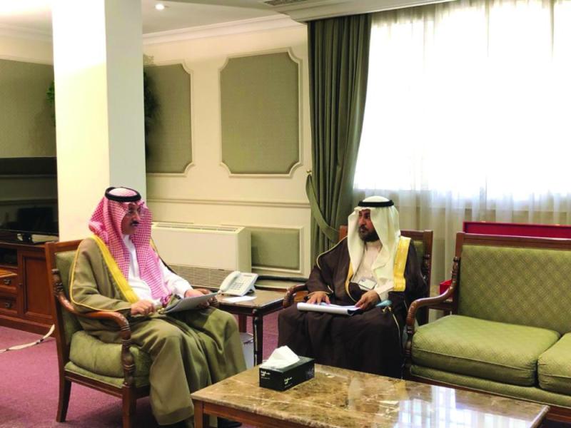 محافظ الأحساء يبحث برامج «المياه»