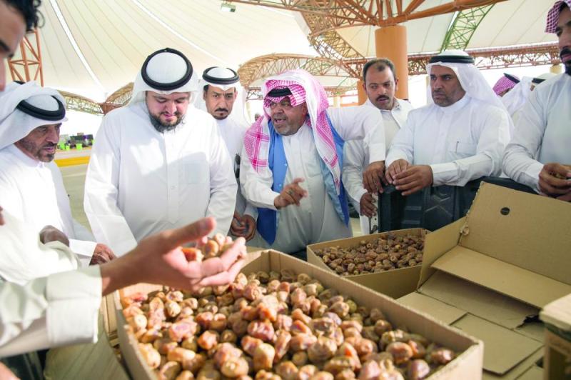 «تمور المملكة».. إنتاج غزير وتصدير شحيح