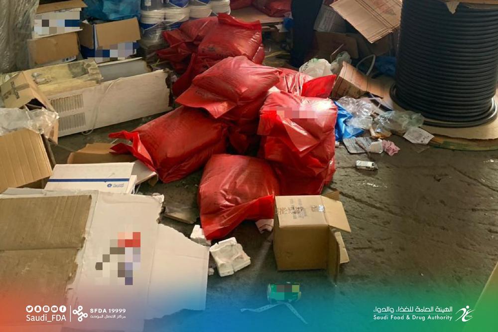 ضبط 2000 كجم مبيدات مخالفة بجدة