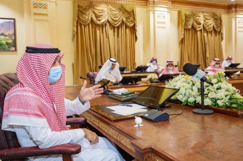 وزير الرياضة يجتمع برؤساء أندية نجران
