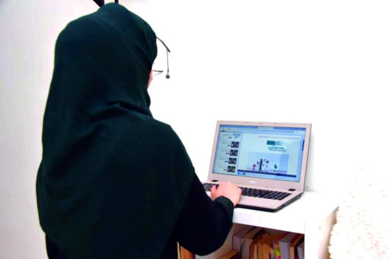 اليوم الأول.. «ارتباك» في التعامل مع «مدرستي»