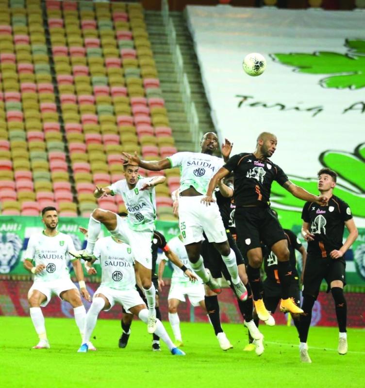 الأهلي والشباب.. تعادل وفرص ضائعة
