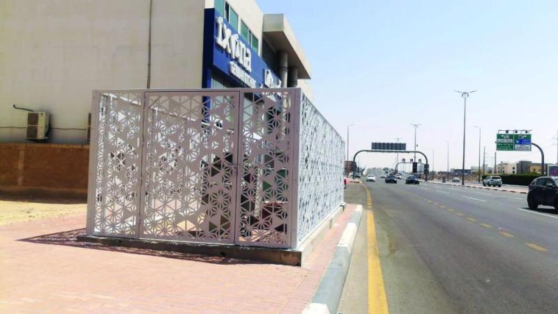 سواتر جمالية لـ«المحولات الكهربائية» بالدمام