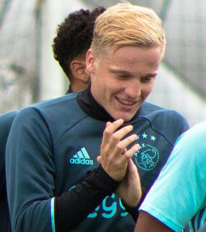 مانشستر يونايتد يتعاقد مع لاعب وسط أياكس لـ5 سنوات