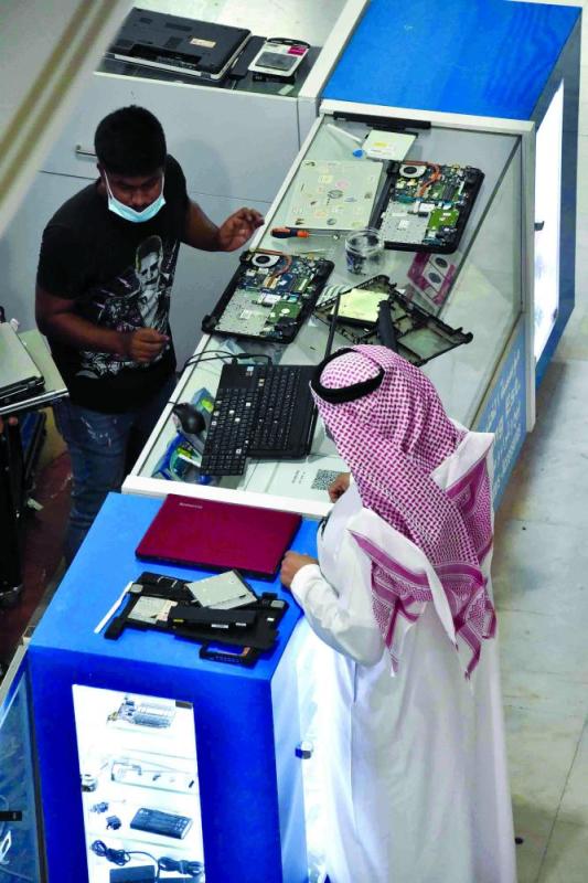 «الوافدة» تشعل أسعار الحواسيب بأسواق الشرقية