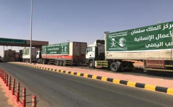 18 شاحنة تحمل 349 طن مساعدات تعبر لليمن