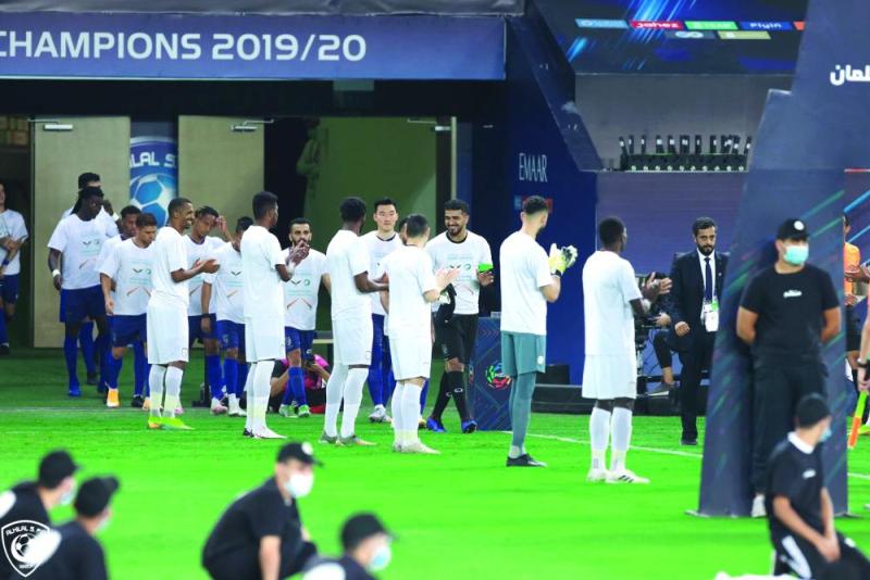 يا هلال من يجاريك الأرقام والفرح أجمل معانيك