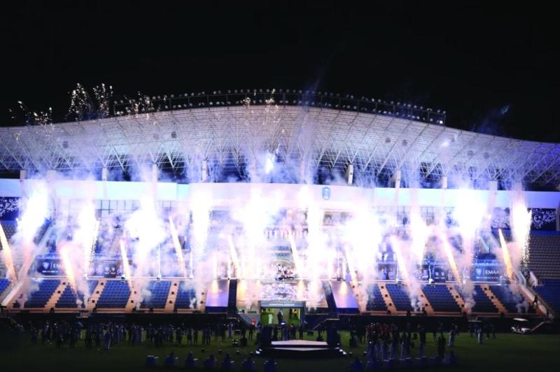 يا هلال من يجاريك الأرقام والفرح أجمل معانيك