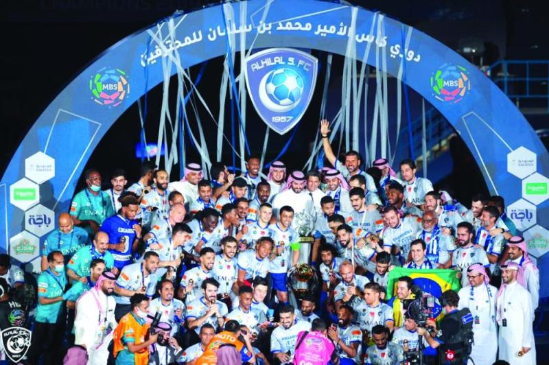 يا هلال من يجاريك