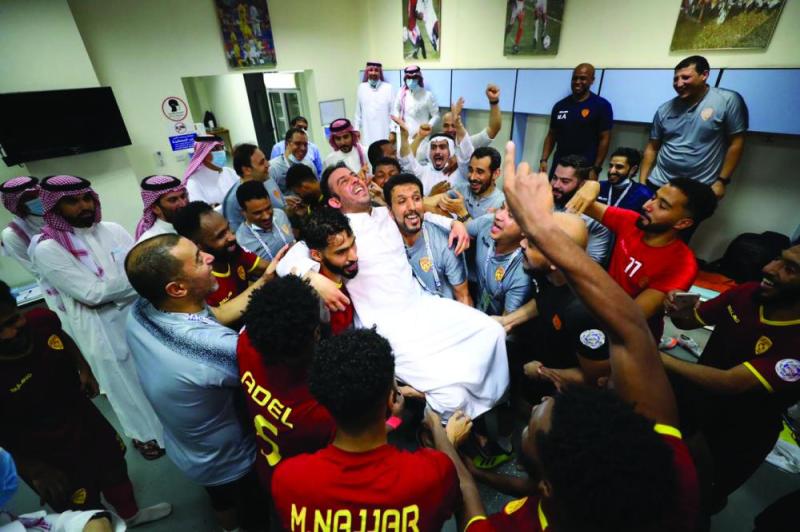 بطل آسيا.. عاد للكبار..!