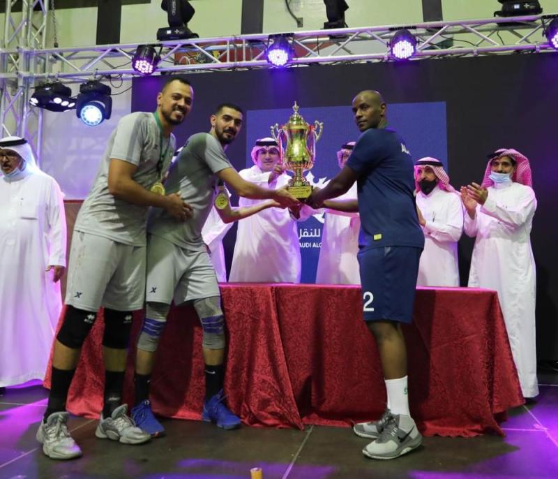 الاهلي يتوج بكاس الطائرة