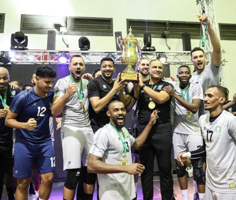 الاهلي يتوج بكاس الطائرة