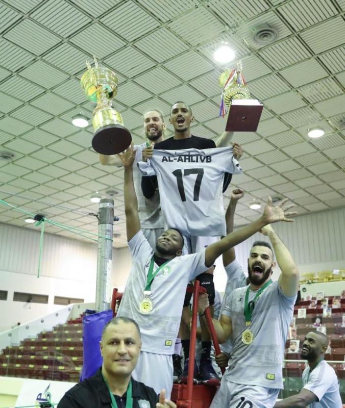 الاهلي يتوج بكاس الطائرة