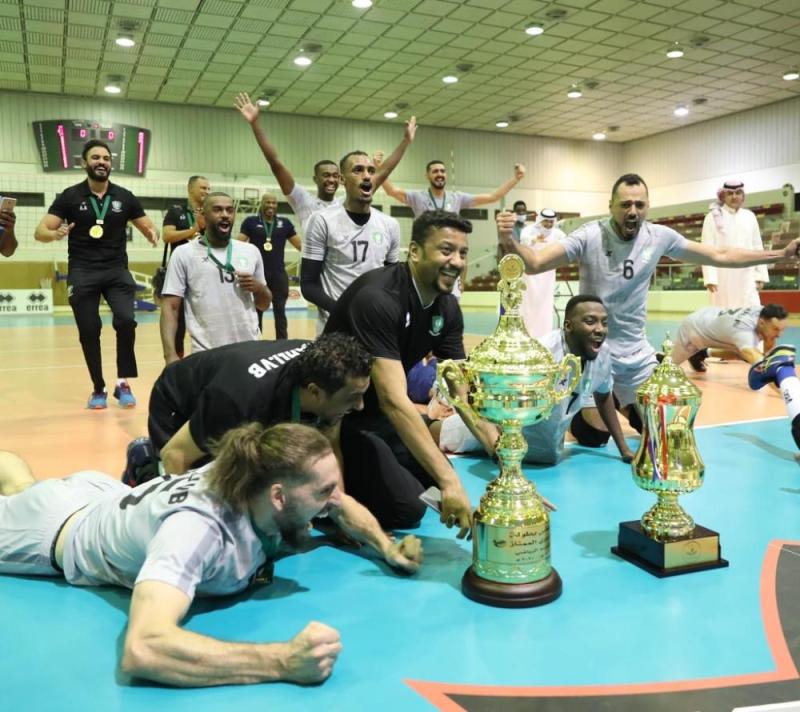 الاهلي يتوج بكاس الطائرة