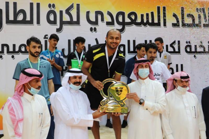 العباد بطلاً لرجال التنس و المطيري للاولمبي و الشريف للشباب