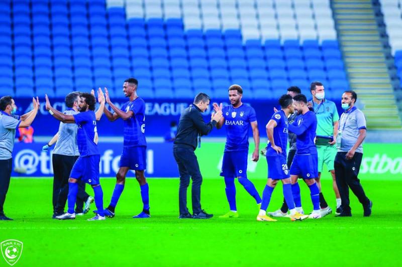 الهلال يواصل تمارينه.. ولوشيسكو يجتمع باللاعبين