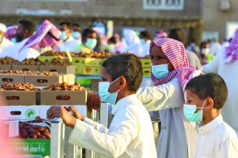 موسم عنيزة للتمور.. أجواء صحية مثالية