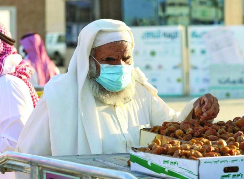 موسم عنيزة للتمور.. أجواء صحية مثالية