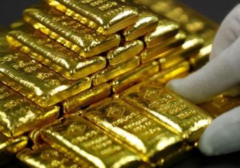 الذهب يهوي 3% بفعل صعود الدولار