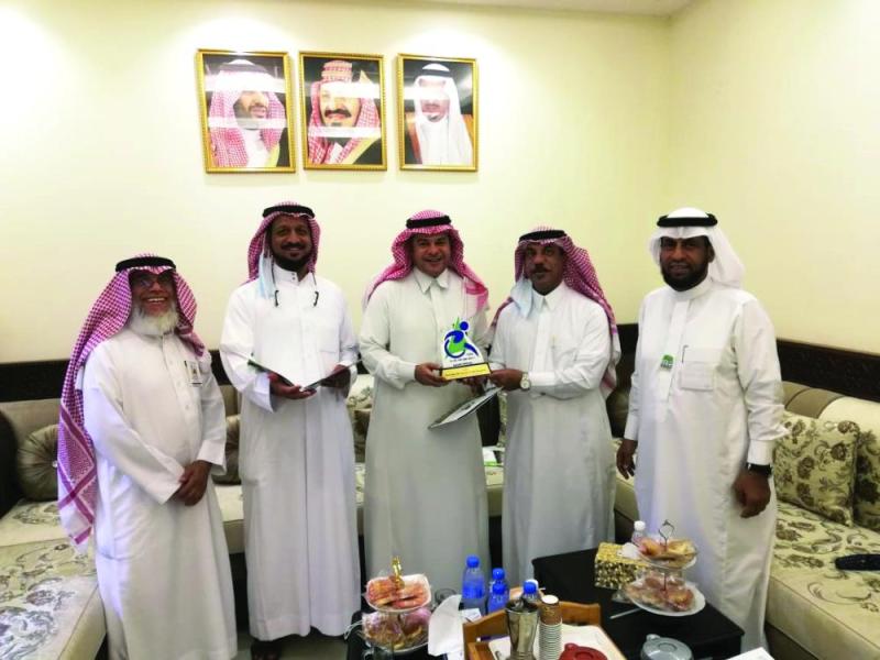 لجنة قدامى لاعبي الشرقية تزور نادي ذوي الإعاقة
