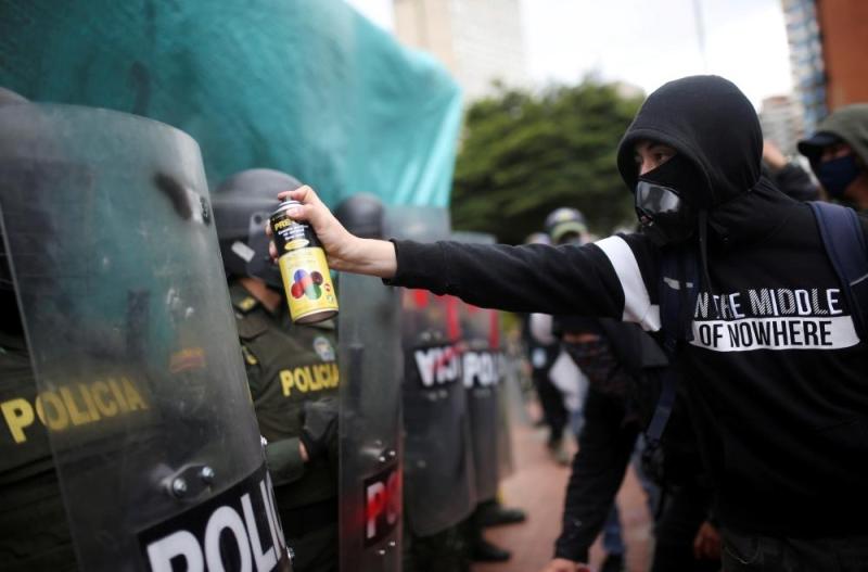 مظاهرات في كولومبيا ضد الشرطة ومجازر الجماعات المسلحة