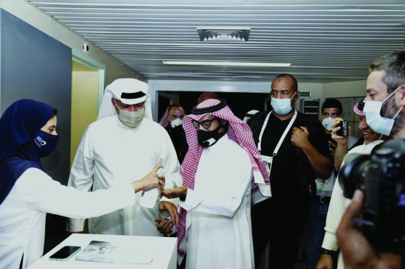 رابح صقر.. يخطف الأنظار بأغانيه في حب الوطن